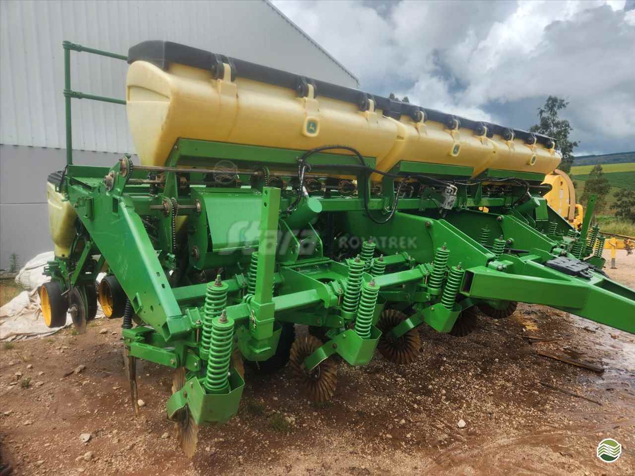 PLANTADEIRA JOHN DEERE PLANTADEIRAS 1113 Rolatrek Implementos Agrícolas - Stara CASTRO PARANÁ PR